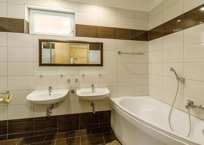 Andi アパート ヘーヴィーズ