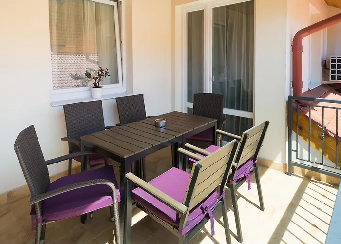 Andi アパート ヘーヴィーズ