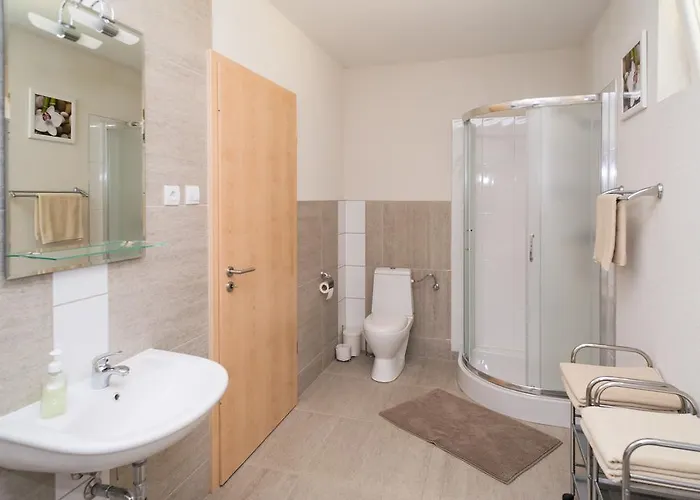 Andi アパート ヘーヴィーズ